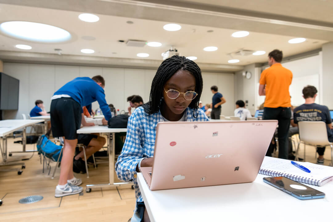 OxBright student choosing an online summer school.