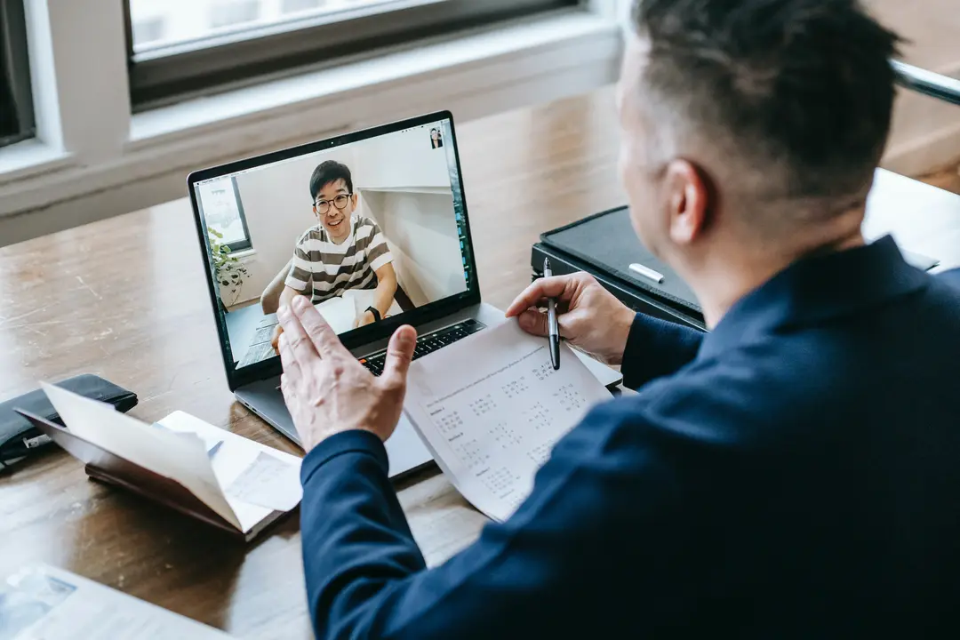 An OxBright Mentor and student during an online academic internship.