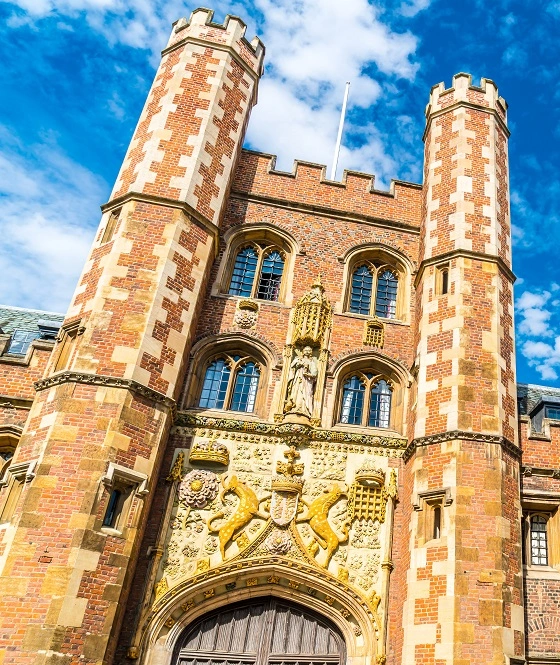 Boost your university applications with an OxBright course.