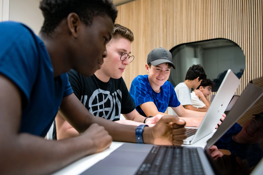 OxBright Business students working on a group project